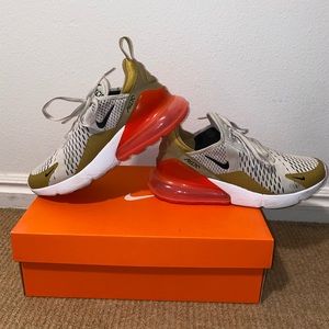 Women size 8 Nike air max 270